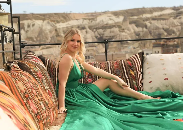 Nessa Cave 格雷梅